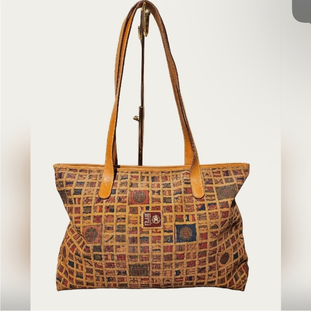 Alviero Martini 1A Vintage Classe flag tote bag In Beautiful Condition